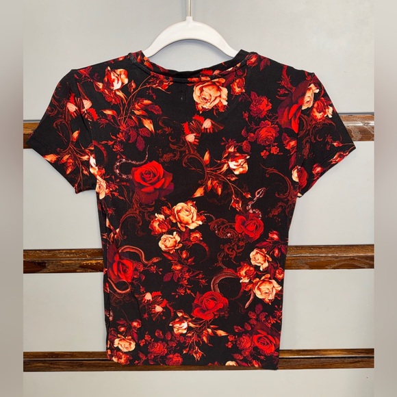 L'AGENCE Ressi Baroque Floral Tee 🌹 Red and Black 🌹Short Sleeve 🌹Size XXS 🌹 NWT - Picture 8 of 9